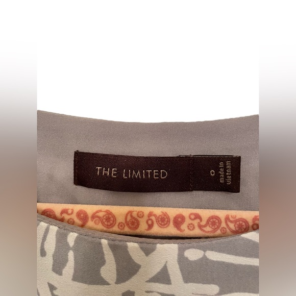 The Limited Gray and White Floral
Dress w/ Yellow Ribbon Belt - Picture 5 of 9